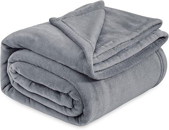 A Blanket /Bed throw For Your Mom to stay cozy and warm this Christmas season